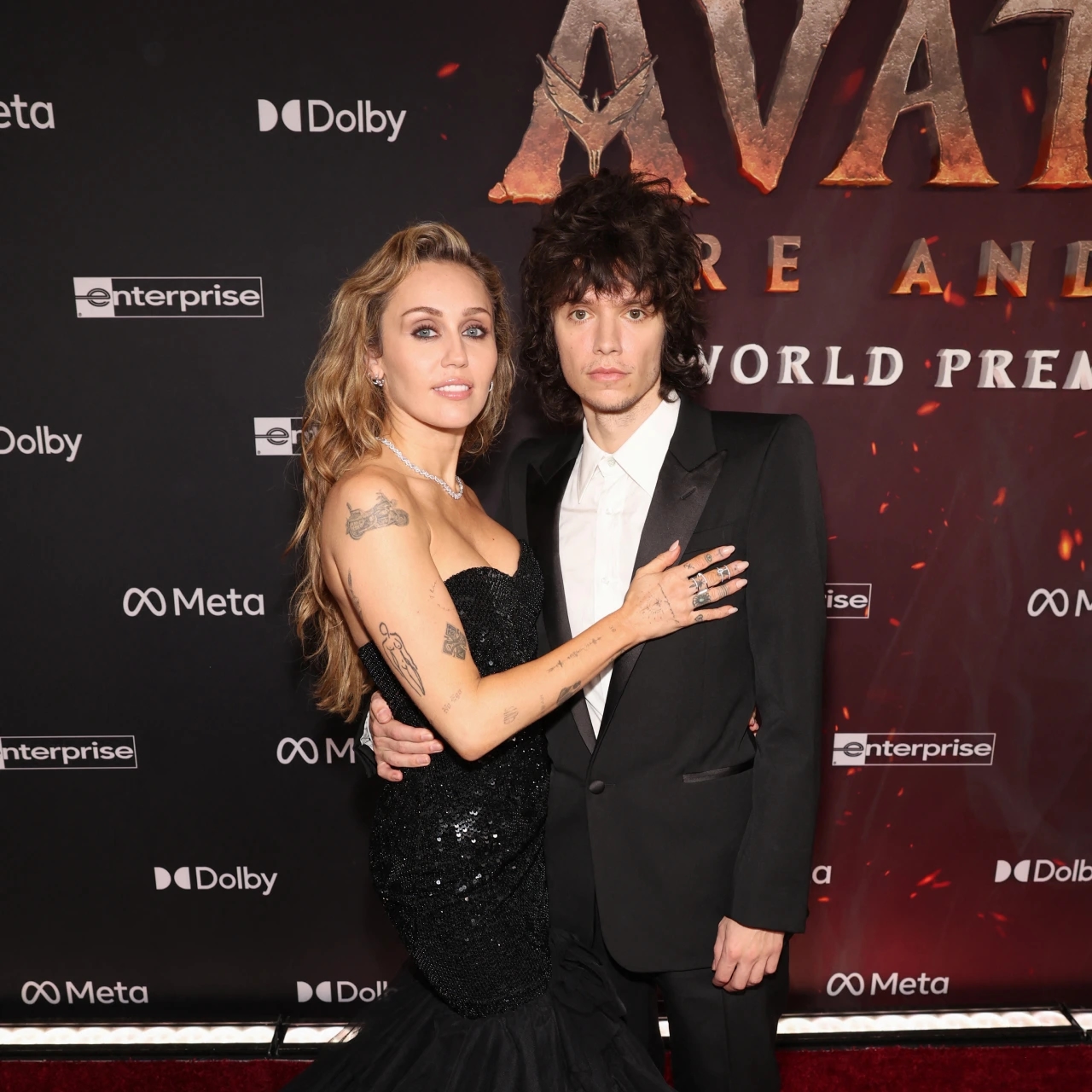 Miley Cyrus confirma su compromiso tras cuatro años de relación