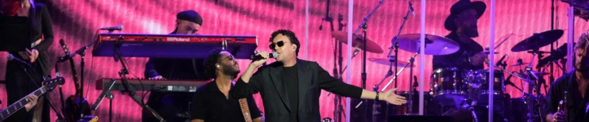 Andrés Cepeda en su presentación en los Latin Grammy 2025